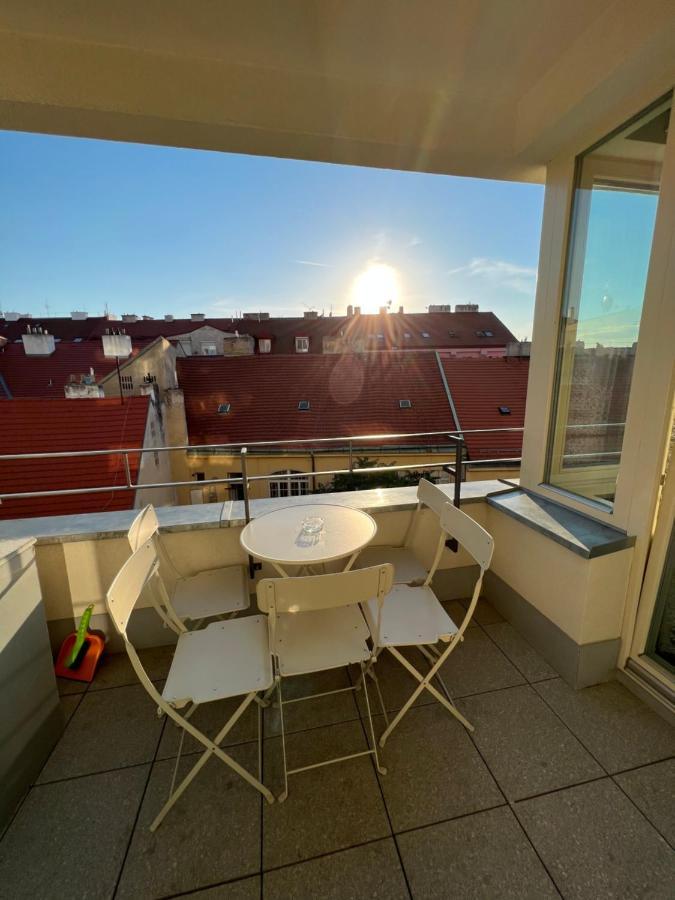 The Dante - Family With Free Parking Praag